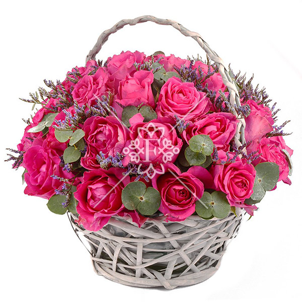 Танец любви – корзина с малиновыми розами Танец любви - корзина с малиновыми розами