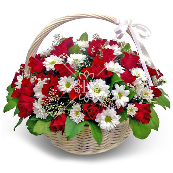 От всей души – корзина с розами и кустовыми хризантемами От всей души - корзина с розами и кустовыми хризантемами